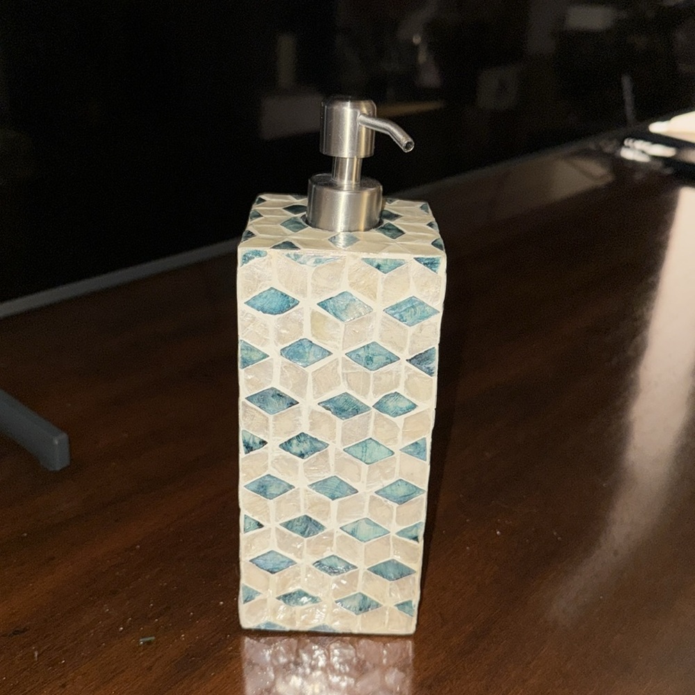 Lotion dispenser caps Stella blue and white large over 12”